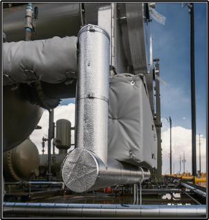 Vertical insulated pipe and removable blanket